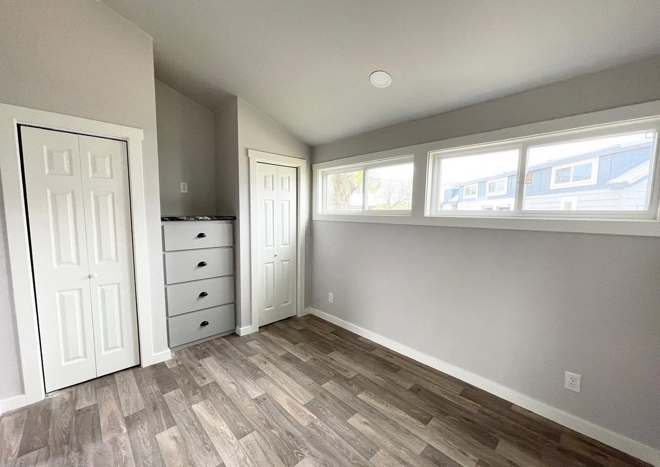 Premier 577 - Image 9