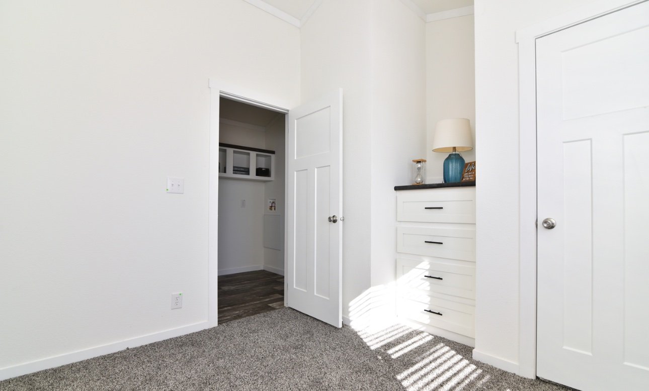 Petersburg - Image 11