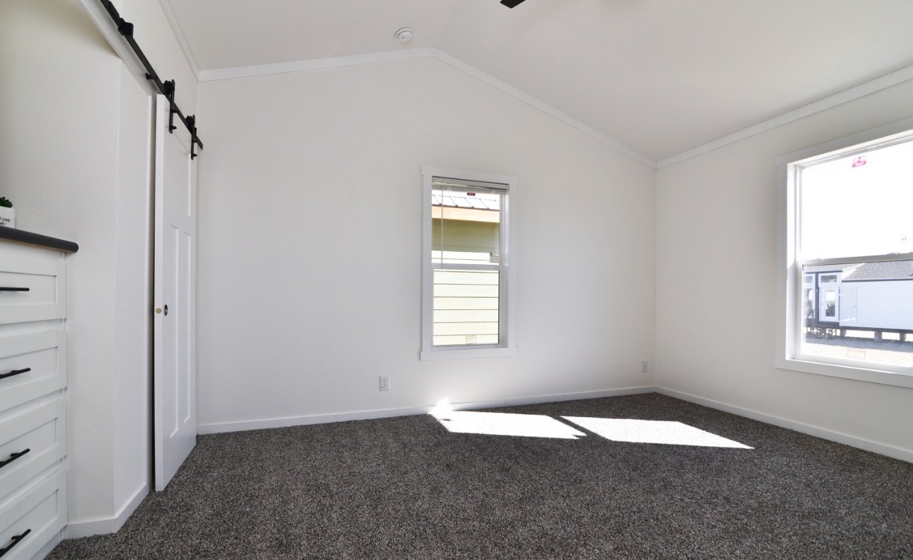 Petersburg - Image 12