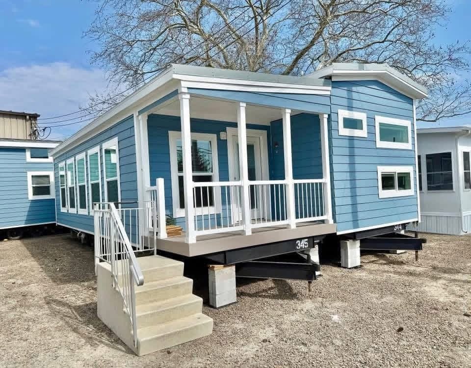 COASTAL DELUXE COTTAGE