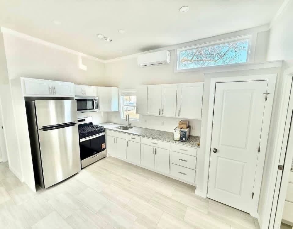 COASTAL DELUXE COTTAGE - Image 4